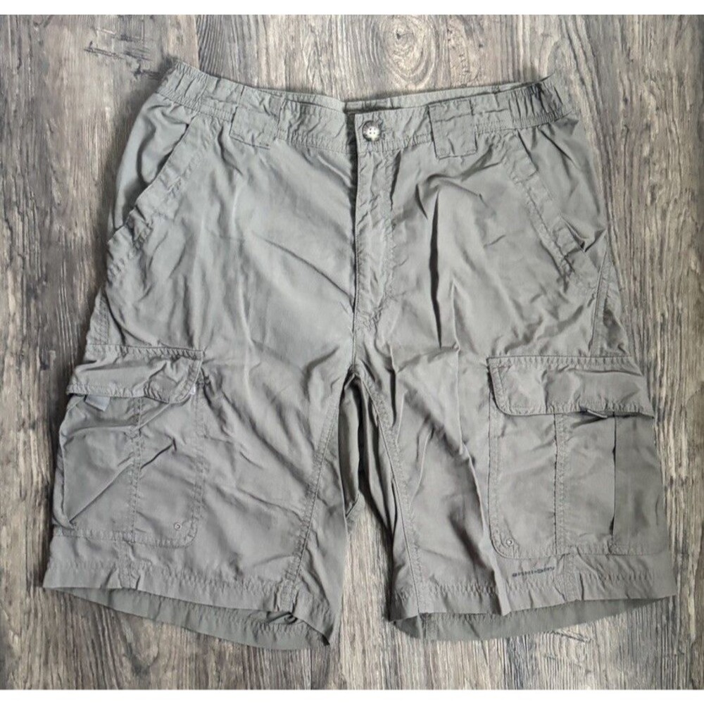 Columbia Titanium Cargo Shorts Mens small Khaki Brown 10" inseam Omni-Dry Hiking